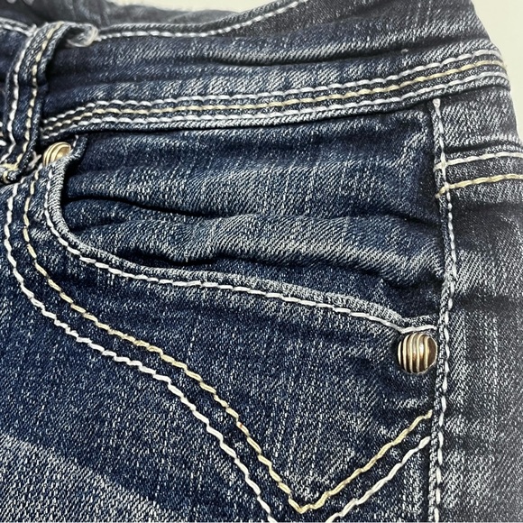 Ariya Jeans 5 pocket denim cutoff shorts. Juniors Size 11/12 - Picture 6 of 7